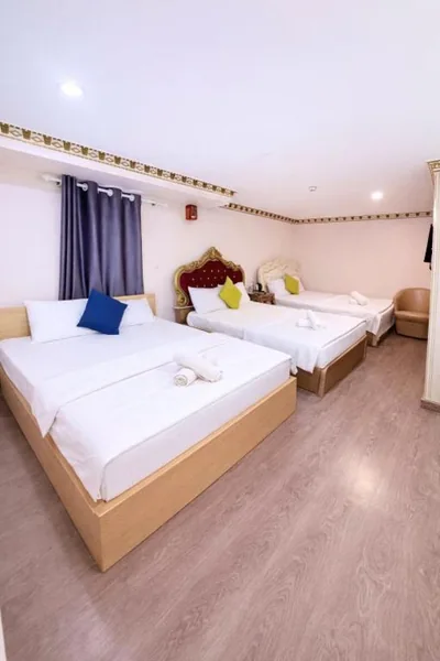 Chambre familiale avec baignoire — Crowne Boutique Hotel