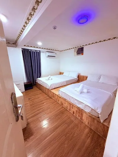 Chambre quadruple avec baignoire — Crowne Boutique Hotel